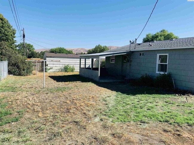 Building Photo - 1110 Ione Dr