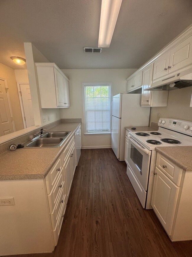 Building Photo - 104 Ansley Ct