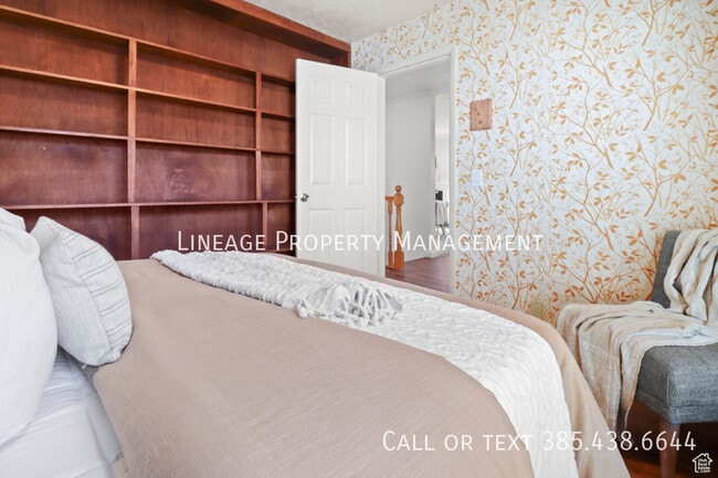 Building Photo - 4487 St Andrews Dr