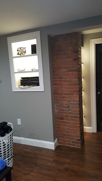 Building Photo - 370 N State St