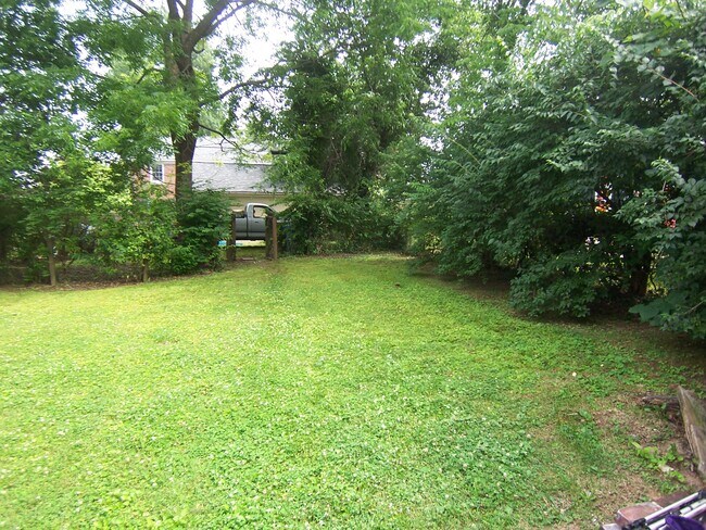 Building Photo - 298 Sherman Ave