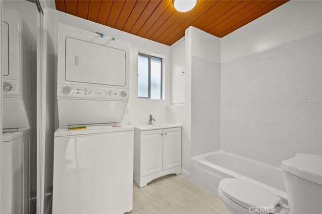 Building Photo - 2159 La Canada Crest Dr