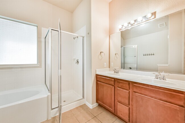 Building Photo - 7201 Valentine Ln