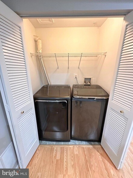 Building Photo - 4065 Cressida Pl