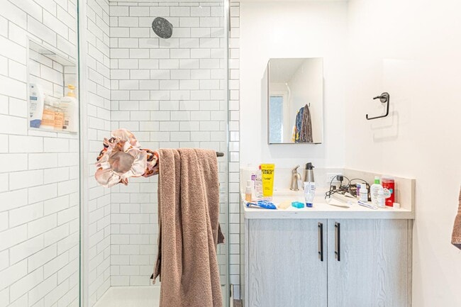 Building Photo - 5055 Lincoln Ave