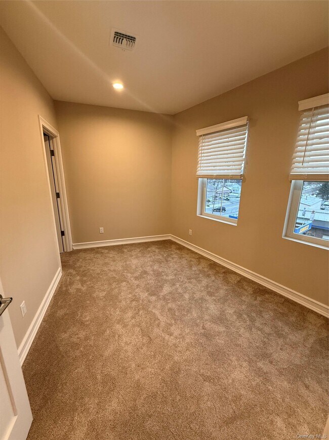 Building Photo - 122 Greenwich Ave