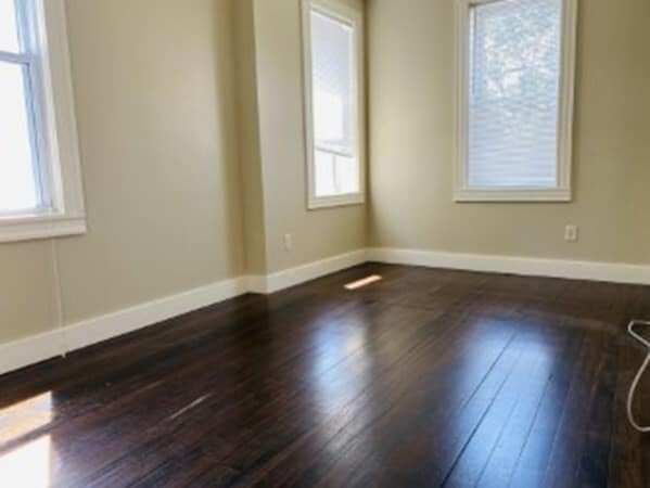 Building Photo - 27 Curve St