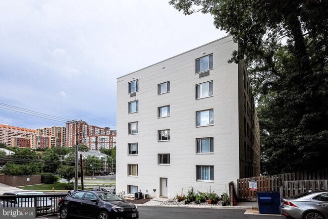 Building Photo - 1730 Arlington Blvd