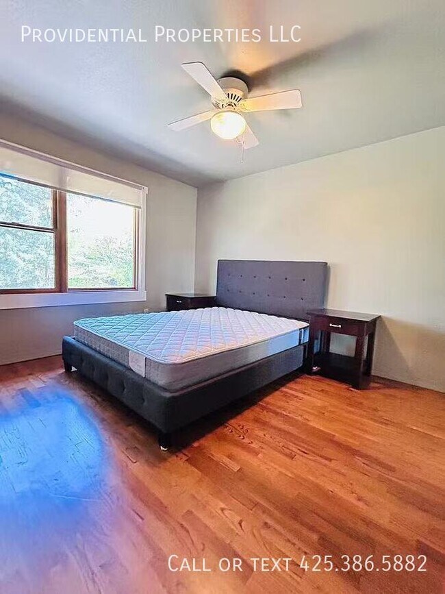 Building Photo - 3047 West LK Sammamish Pkwy NE