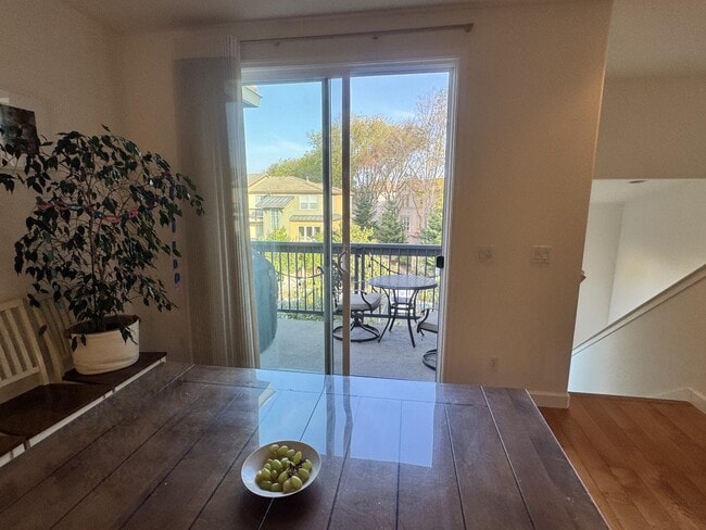 Building Photo - 579 Santa Rosalia Terrace