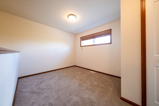 Building Photo - 1814 Spring Creek Dr