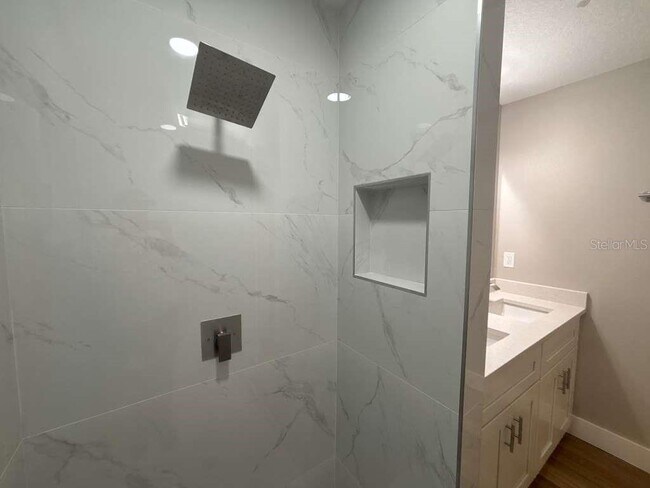 Building Photo - 1884 W Quaker Ln