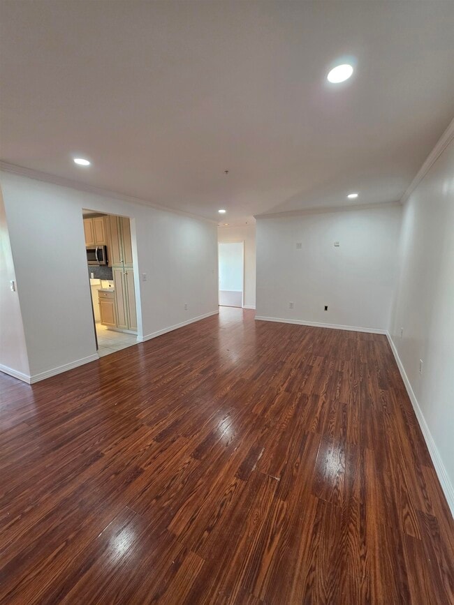 Building Photo - 8915 Bergenwood Ave