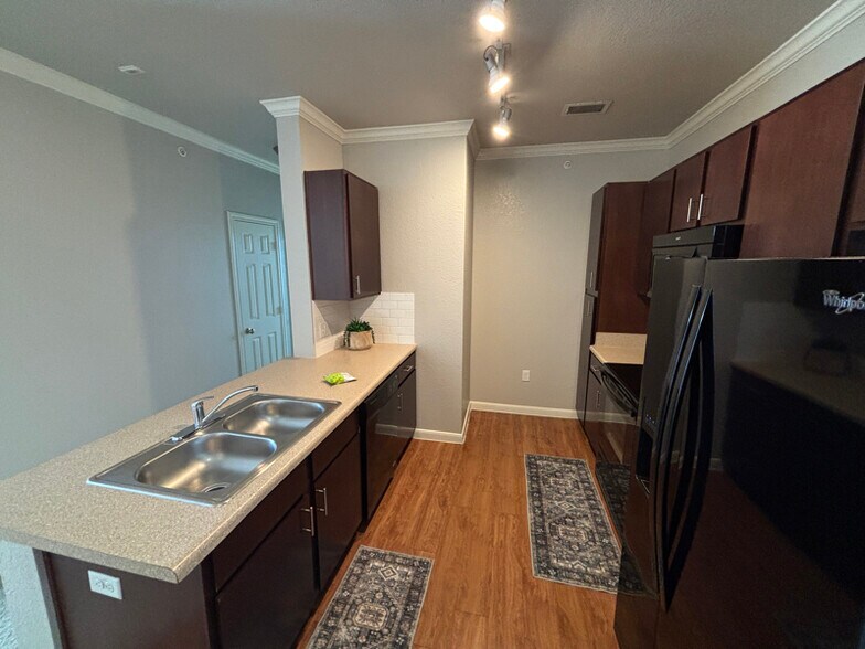 Building Photo - 1811 Medical Pkwy