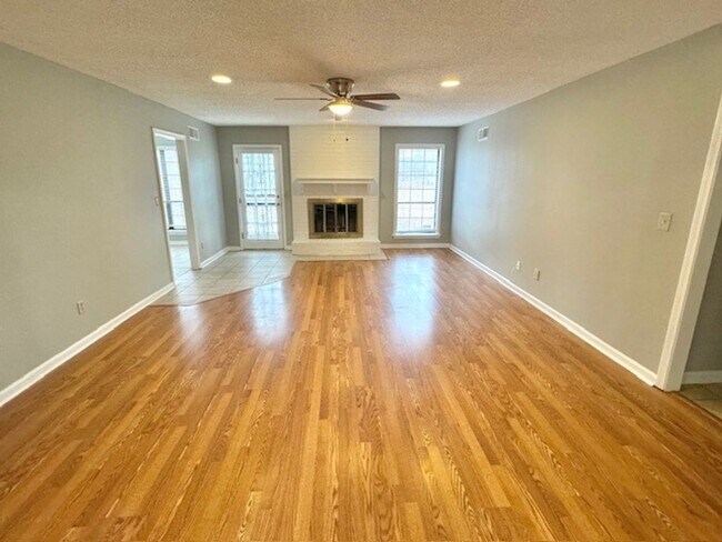Building Photo - 4300 Crimson Leaf Cove