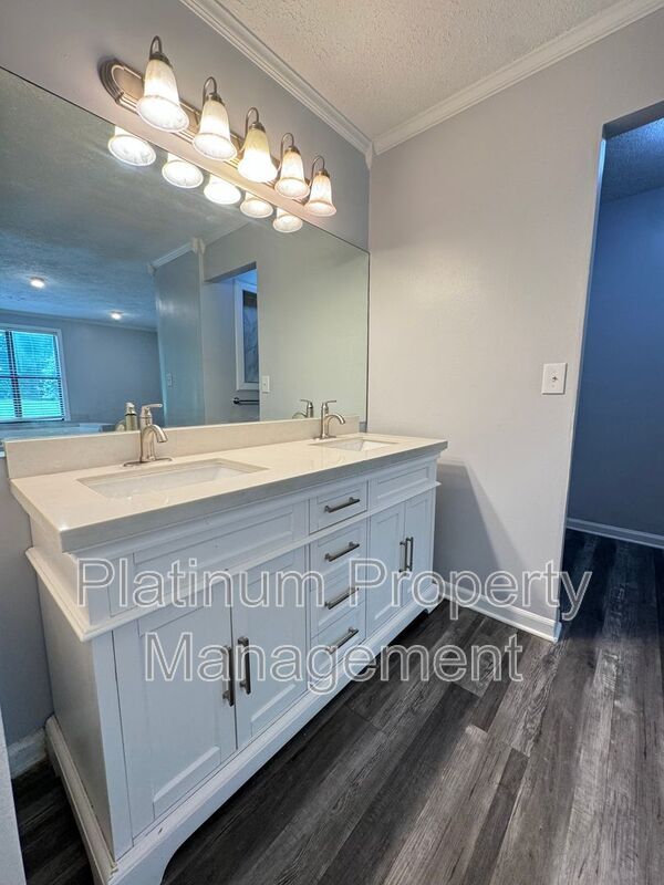 Building Photo - 4798 Rock Island Ln NW
