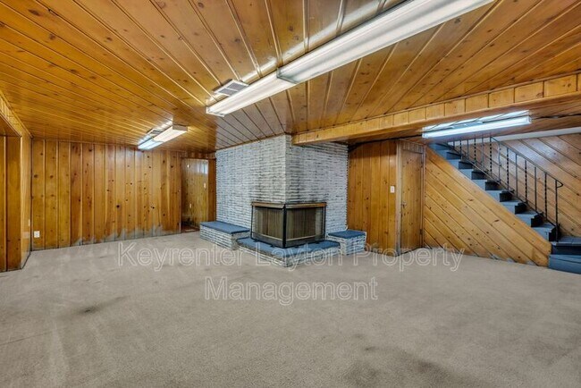 Building Photo - 12 E 250 N