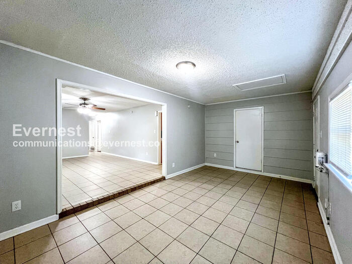 Building Photo - 6175 Forestgate Rd