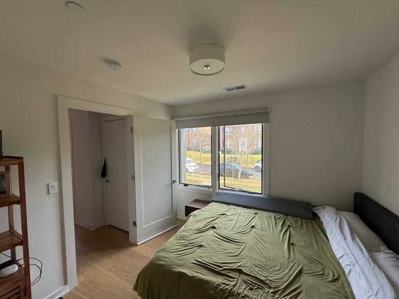 Building Photo - 2216 40th Pl NW