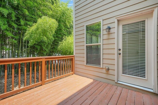Building Photo - 2550 Sibley Dr