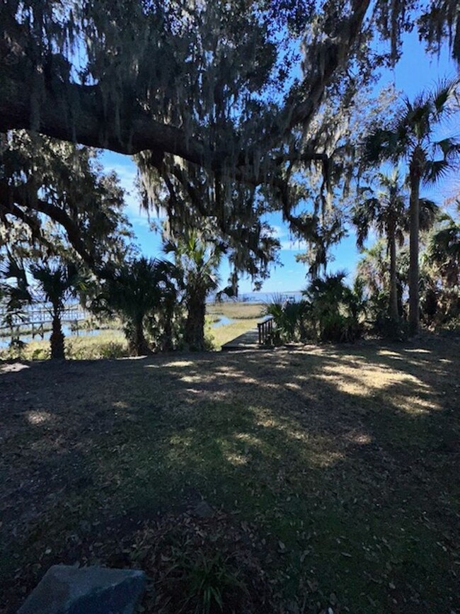 Building Photo - Breathtaking views of intracoastal waterway