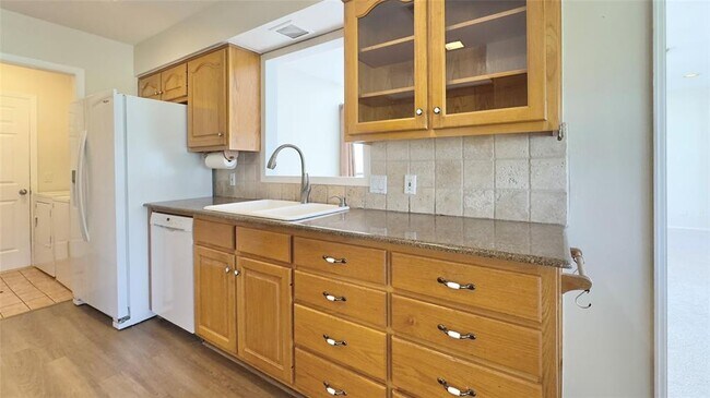 Building Photo - 843 Sunfish St