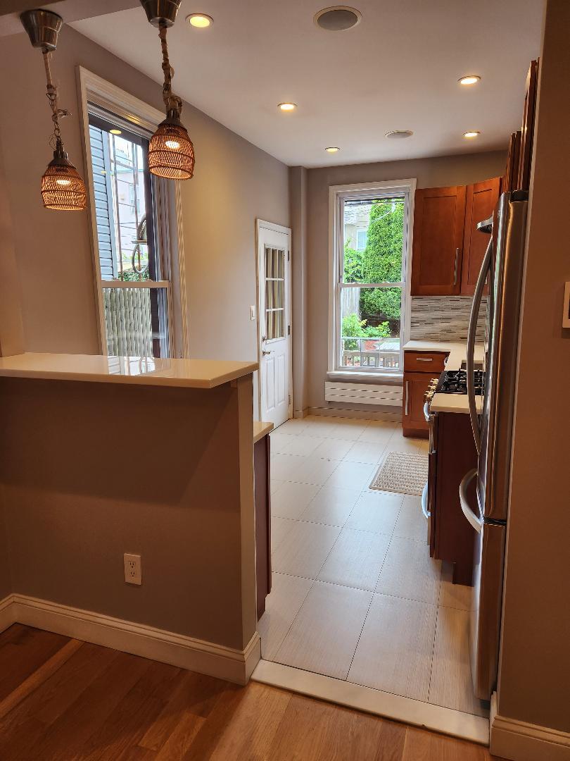Building Photo - 54 Hausman St