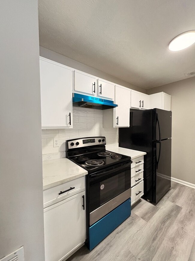 Building Photo - Discover the Best of Lawrence Living at Be...