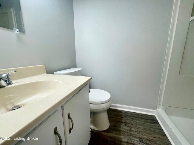 Building Photo - 302 Cres Spring Dr