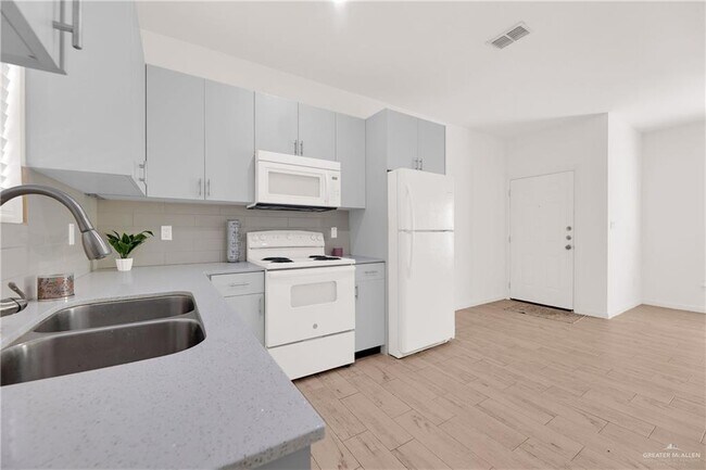 Building Photo - 10 Larkspur Ave