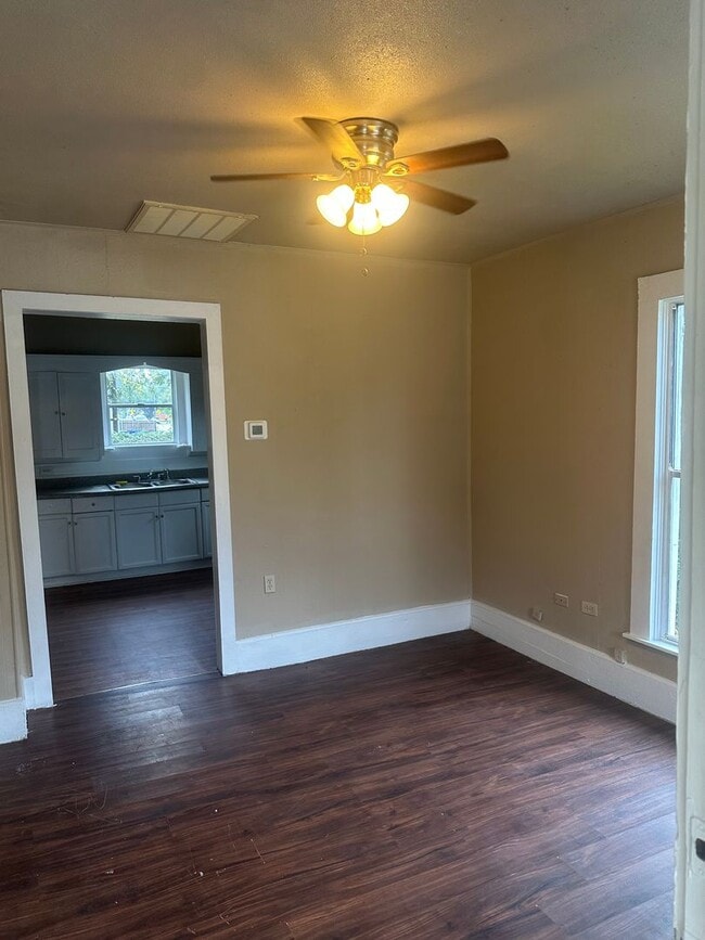 Building Photo - SECTION 8