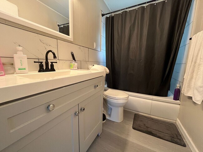 Building Photo - A newly remodeled 2-bedroom, 1-bathroom ranch home with central air and gas heat in a fantastic l...