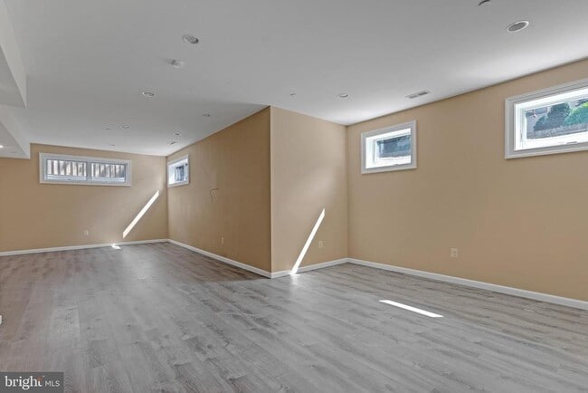 Building Photo - 7607 Newmarket Dr