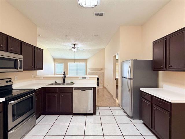 Building Photo - 1009 McKavett Dr