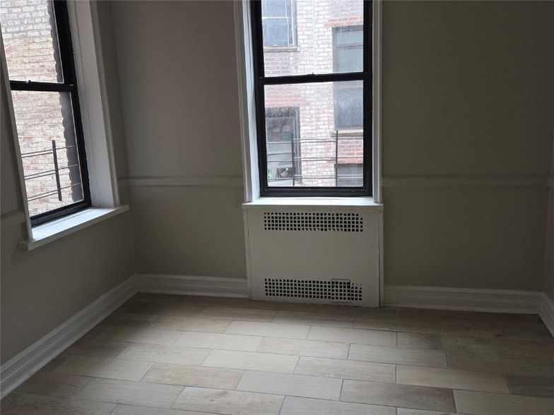 Building Photo - 55 E 190th St