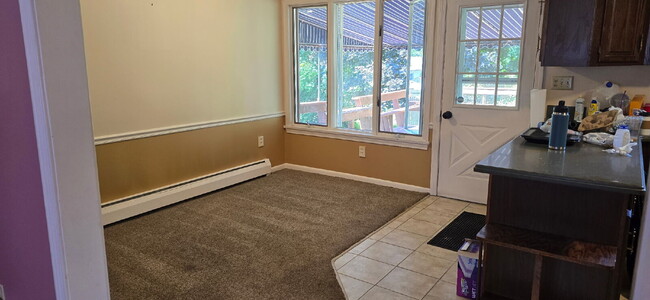 Building Photo - UPDATED!! 3 bed, 2 bath house with solar p...
