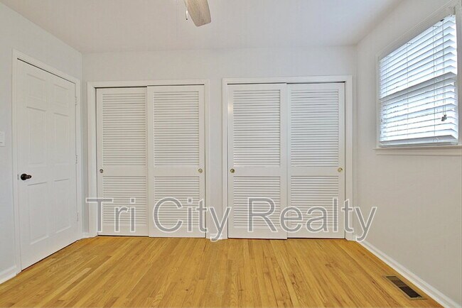 Building Photo - 115 Church Aly