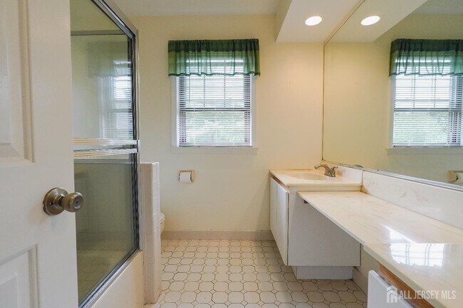 Building Photo - 809 Woodhaven Dr