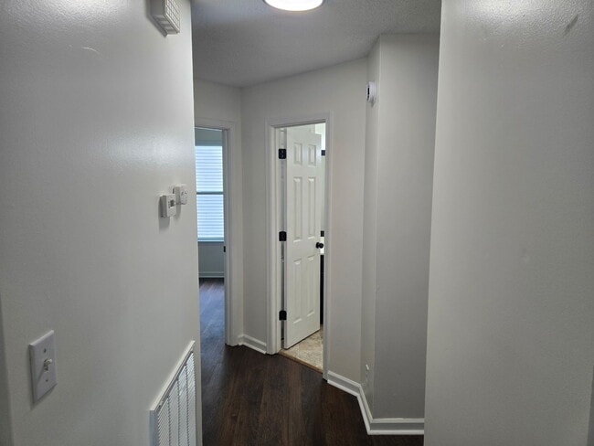 Building Photo - 118 Shady Maple Dr