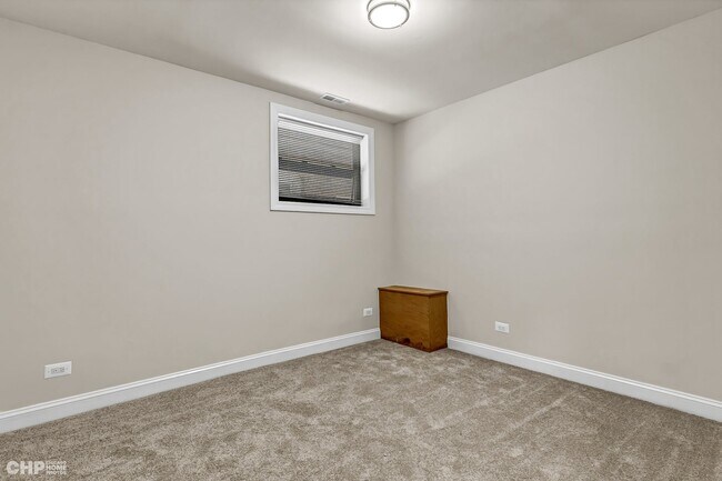 Building Photo - 2617 W Evergreen Ave