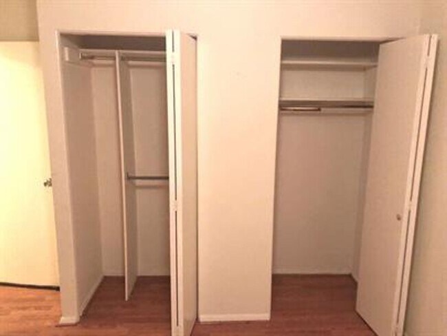 Building Photo - 9083 Meadow Heights Rd