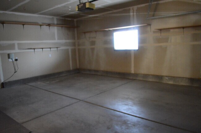 Building Photo - Huge Orem Home in Great Location