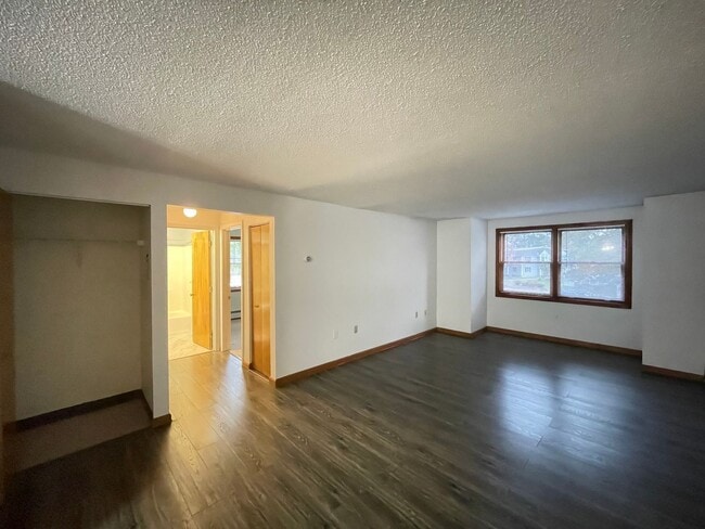 Building Photo - 37 Alice Dr