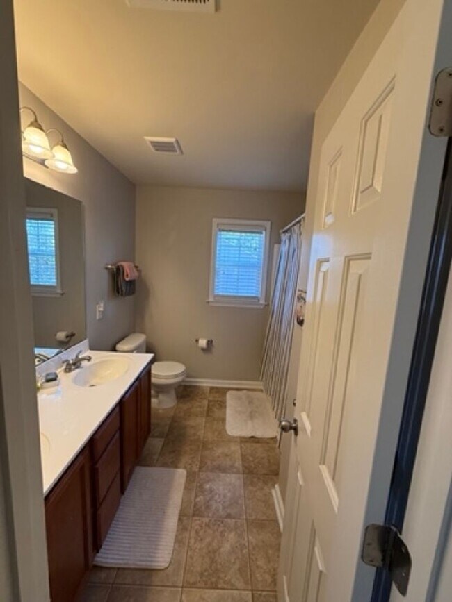 Building Photo - Welcome To Carriage Run!!