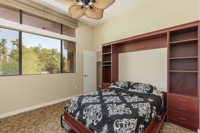 Building Photo - 780 E Palm Canyon Dr