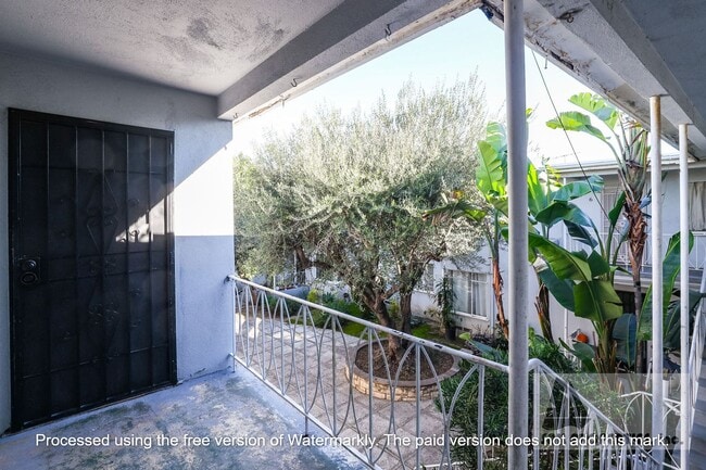 Building Photo - Gorgeous Remodeled Condo in Bixby Knolls