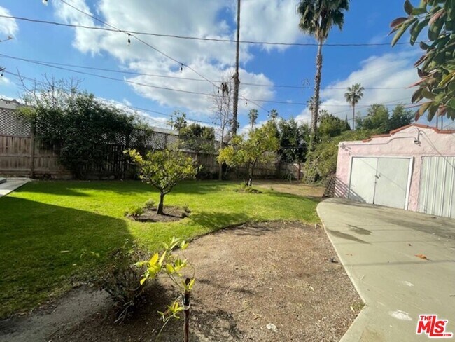 Building Photo - 459 S Holt Ave