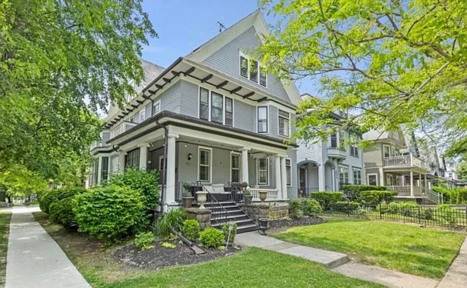 Building Photo - 242 Norwood Ave