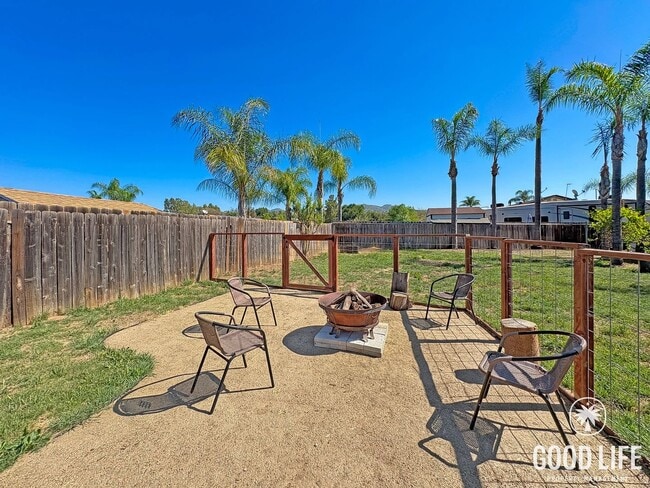 Building Photo - Renovated 4BR Home with Large Yard on Peaceful Cul-de-Sac