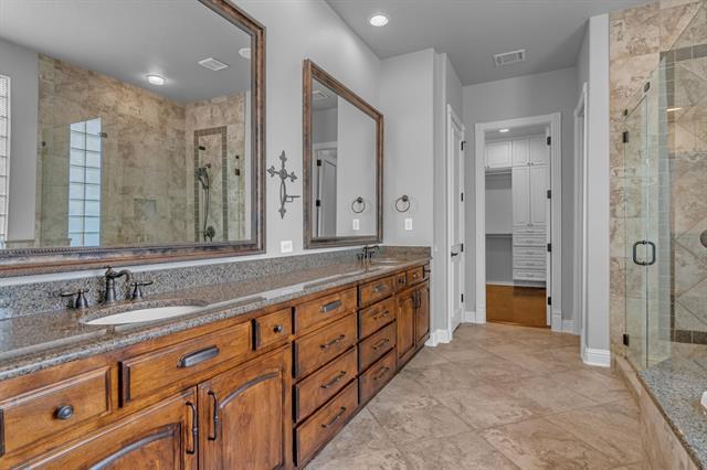 Building Photo - 3705 Falcon Dr